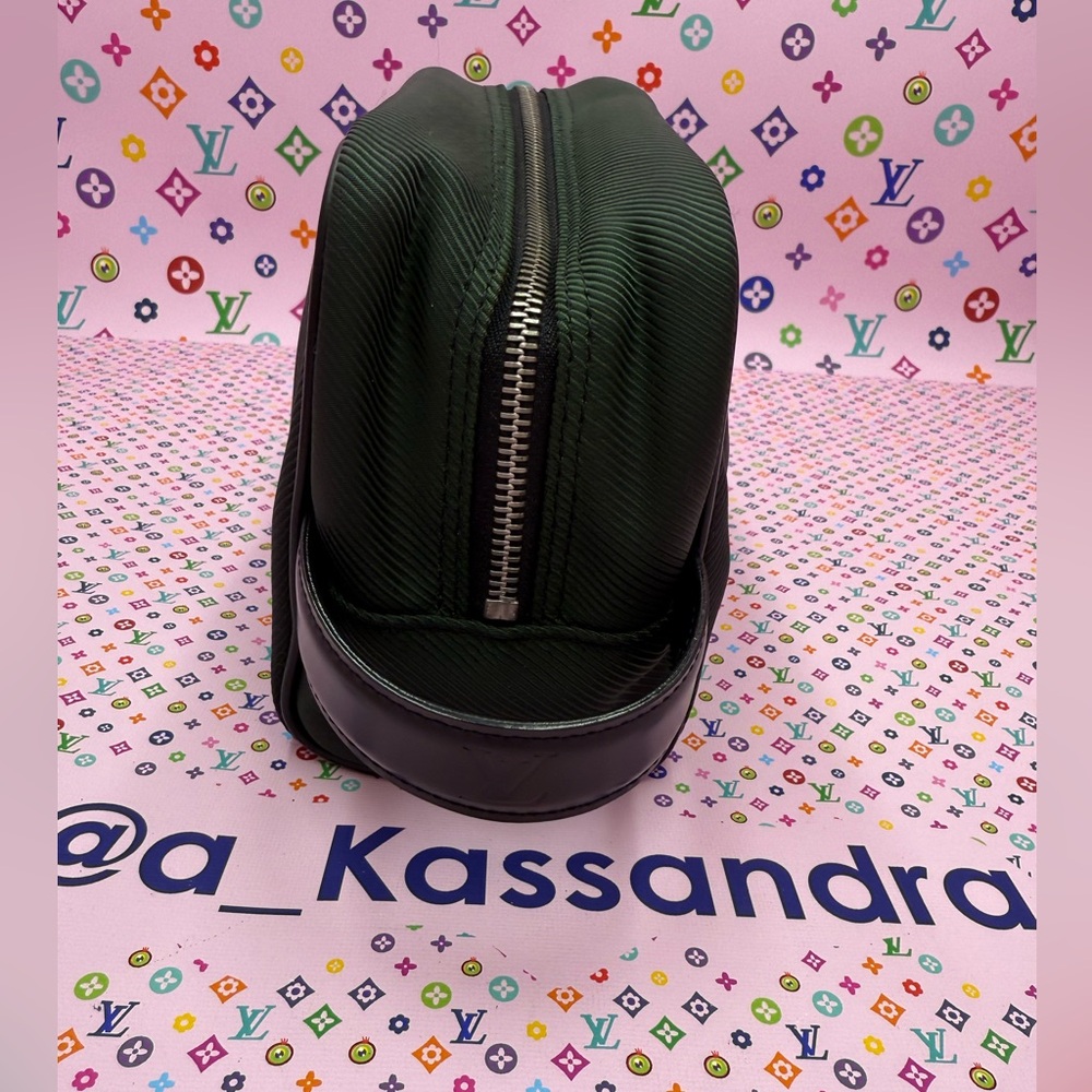 Louis Vuitton Taiga Parana Clutch EUC - Picture 9 of 9